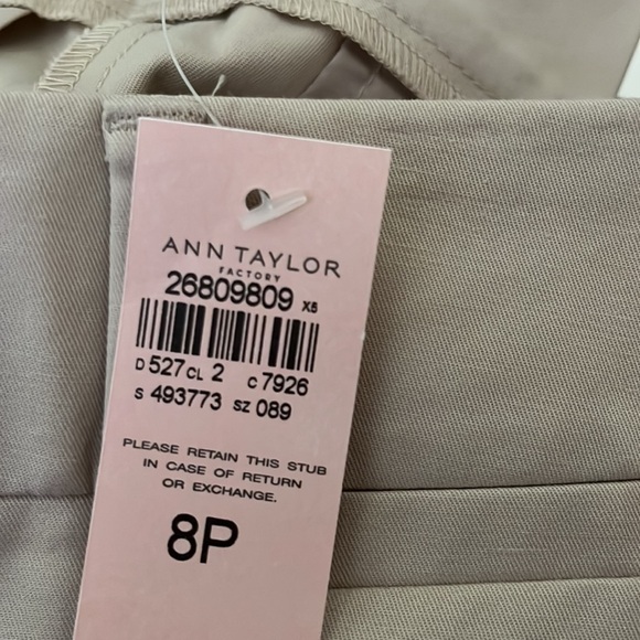 Ann Taylor Cream Stretched Crop Length - Picture 12 of 12